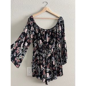 Women’s size XXL Xhilaration flowy sleeve short romper with pockets